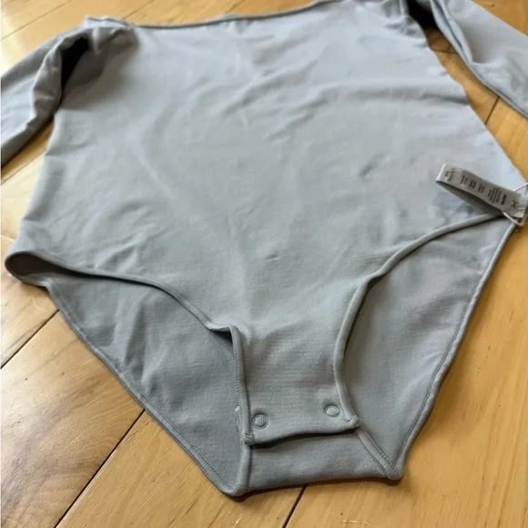 NWT SKIMS Essential Off-The-Shoulder Bodysuit - Picture 2 of 3